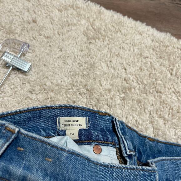 Madewell Medium Wash Vintage-Inspired Edgy Cuffed Distressed High Rise Shorts - Picture 4 of 5